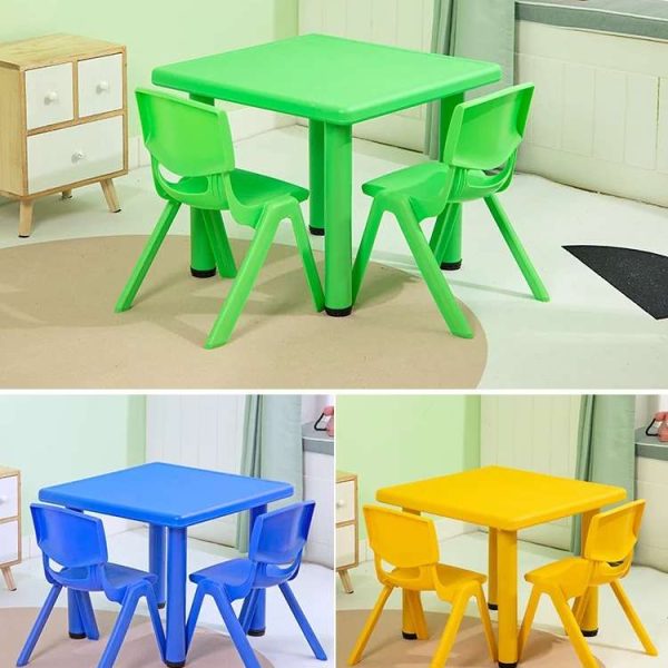 SQUARE TABLE