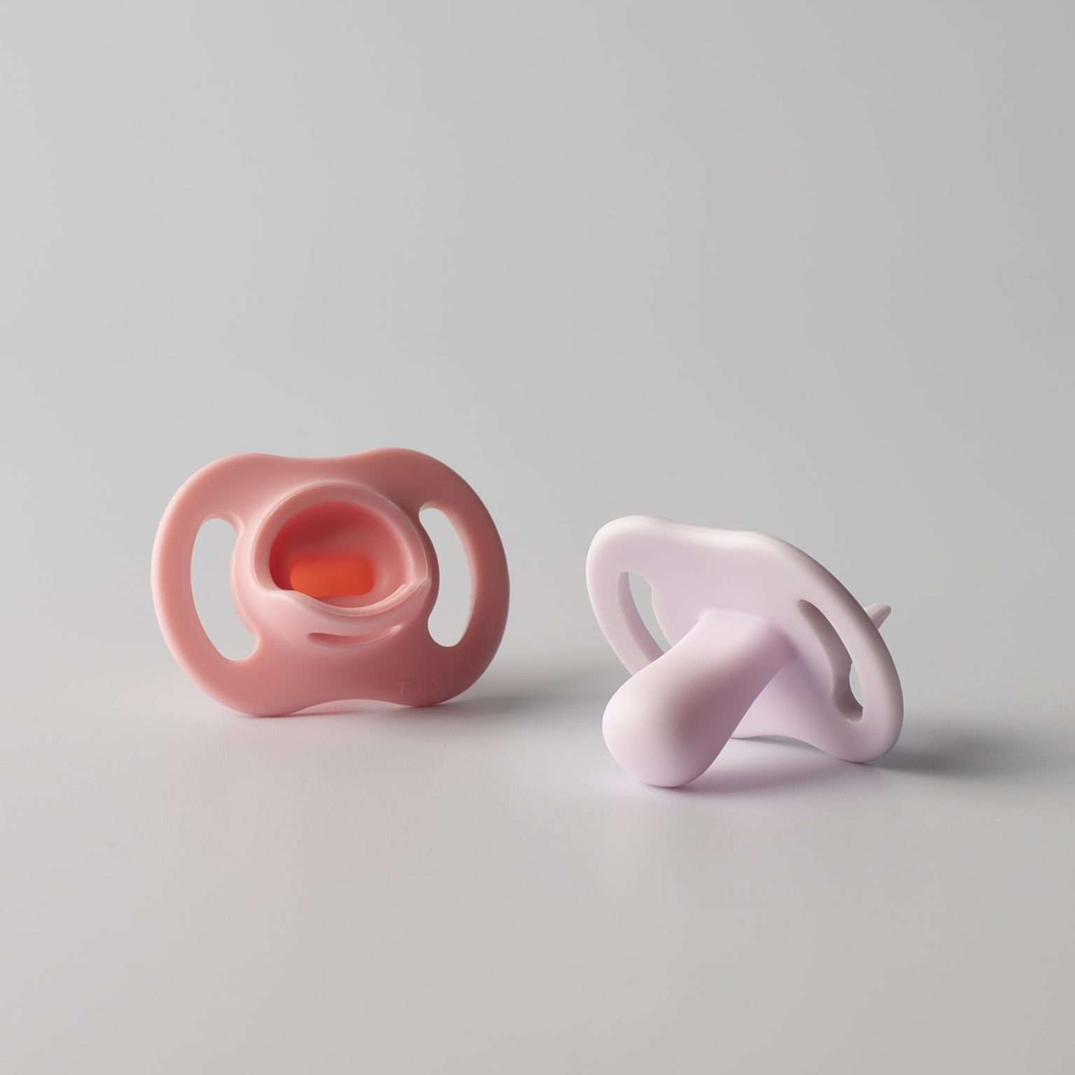 Ultra light StayPut Soother 0 6m 2